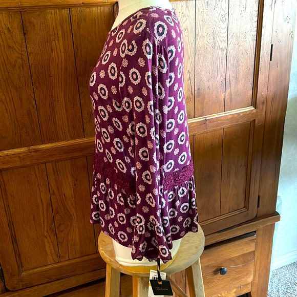 NWT⭐️BOHO Peplum TOP💜Crocheted LACE & 3/4 Bell Sleeves Size Small by Takara - Picture 4 of 11